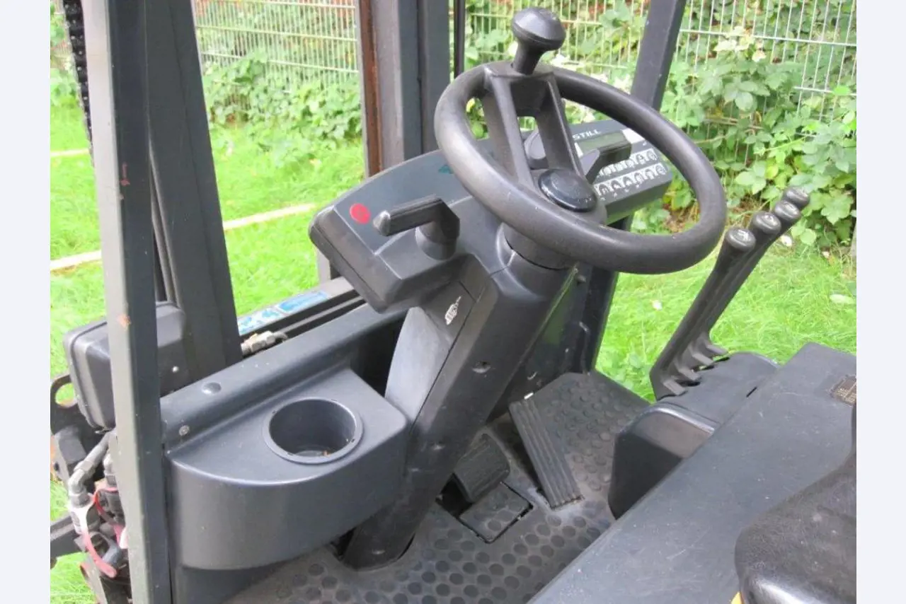 Gepflegte Flurförderfahrzeuge-6